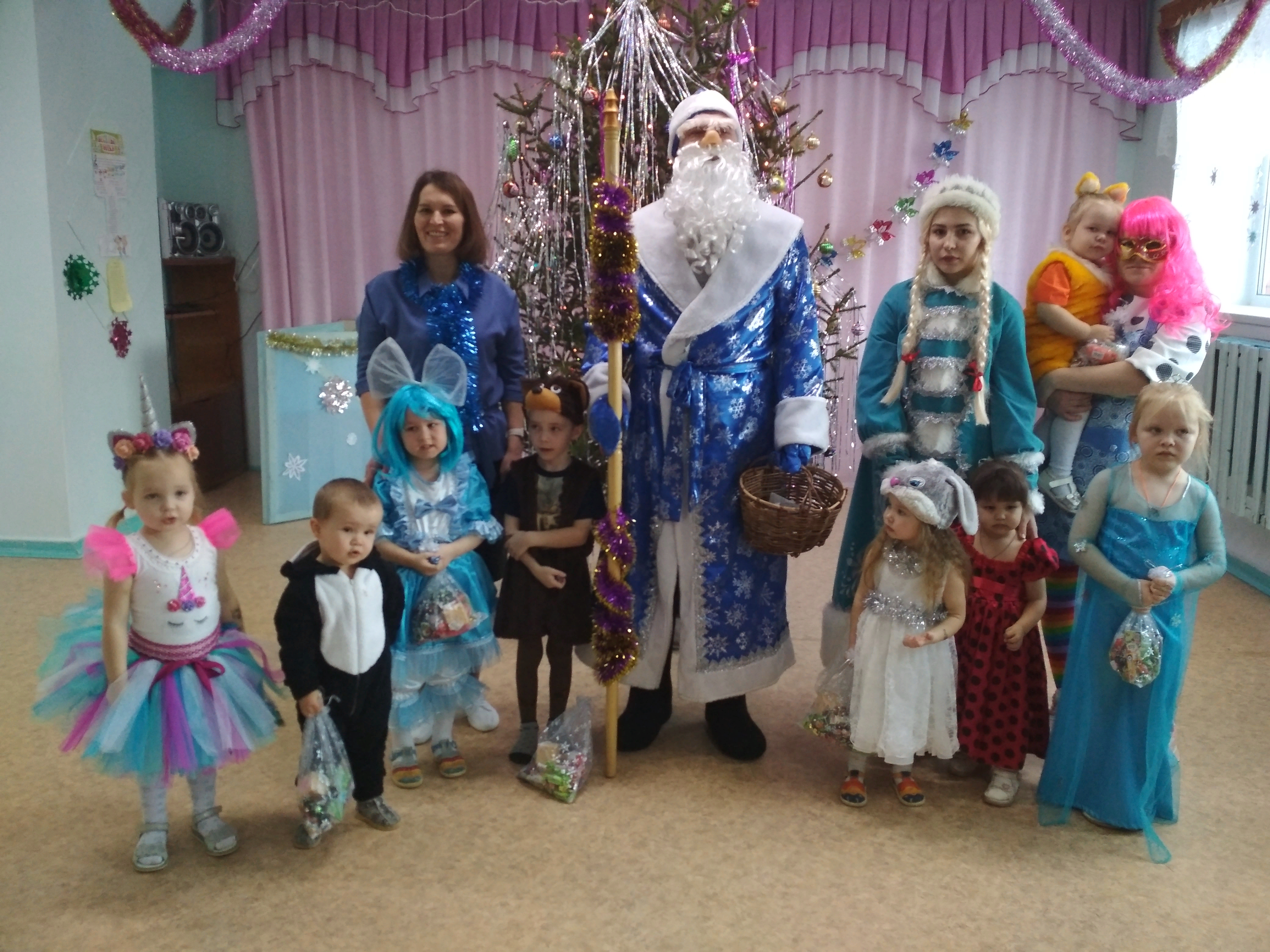 Утренник "Новогодние проделки Капризки".